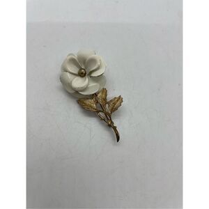 1972 Avon Snow Flower Brooch